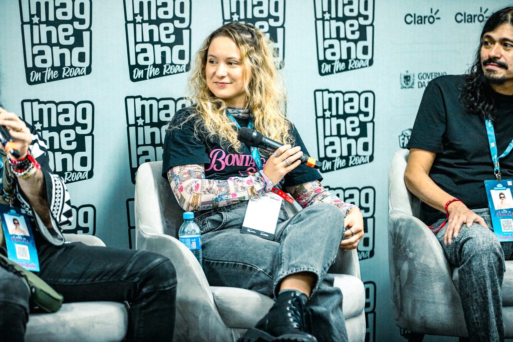 Bruna Laynes da voz ao personagem Akane Inui em Tokyo Revengers - Foto: Rafael Costa