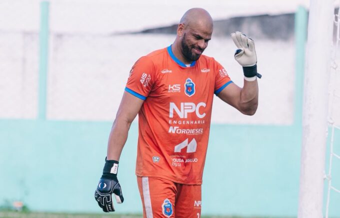 Cruzeiro-PB volta à elite paraibana após 13 anos. Conheça a história do goleiro Andrade, que superou o luto familiar para defender o pênalti do acesso.